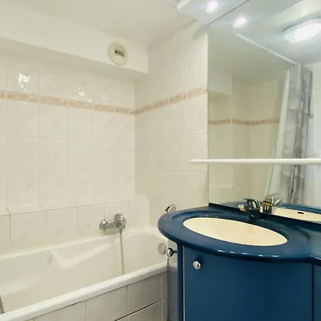 Dans Avec Piscine Proche Et Commerces